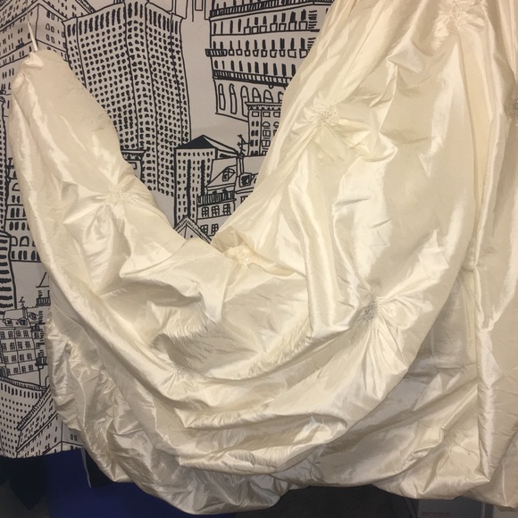 Wedding Dress - Picture 4 of 8